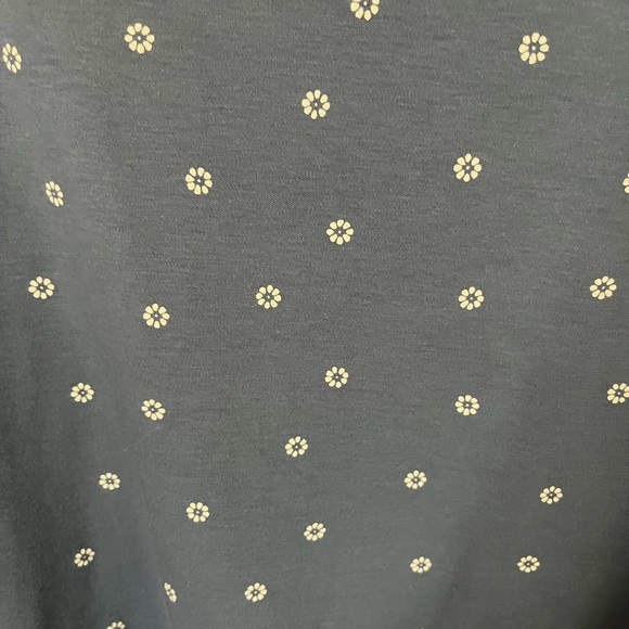 L.L. Bean Women's Blue Top with White Floral Pattern - Picture 4 of 4